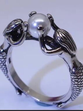 Silver Mermaid Pearl Ring